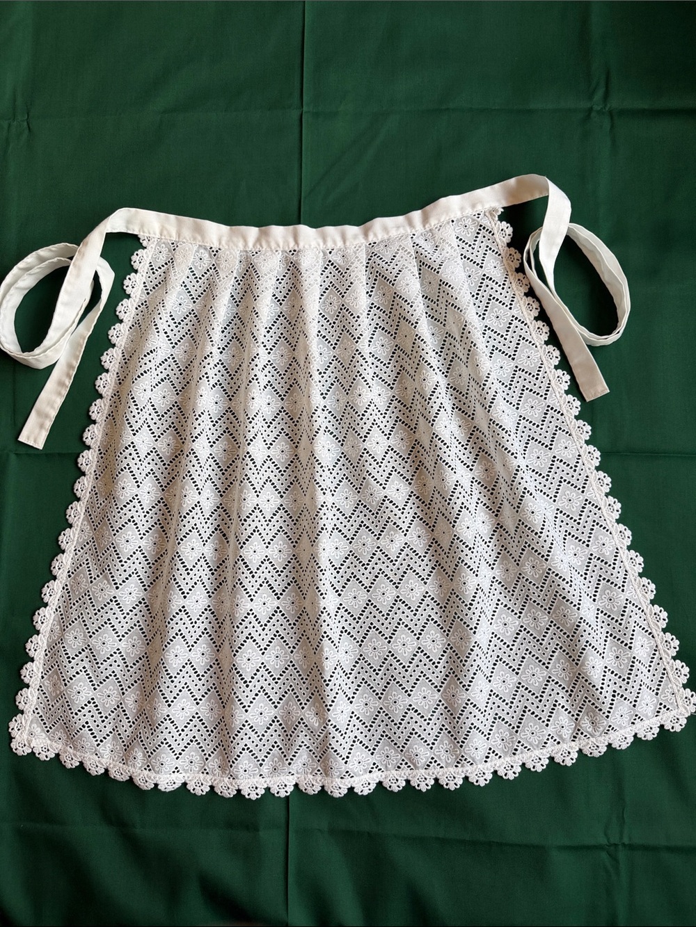 Vintage White Lace Apron - great condition
